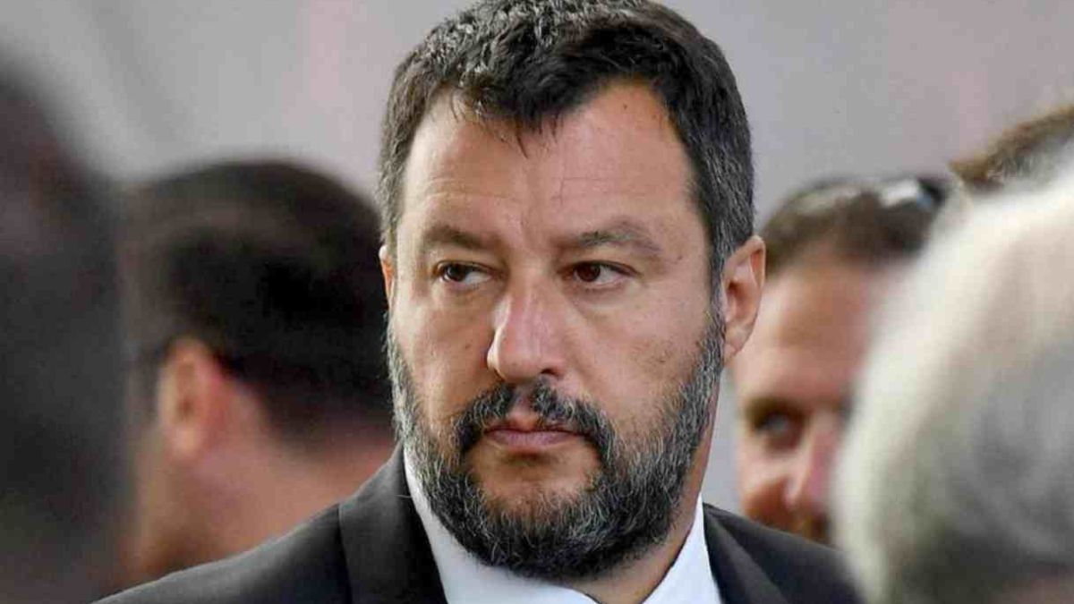 Forza Italia ancora contro la Lega: “Si dia una calmata, Salvini fa il paraculetto”