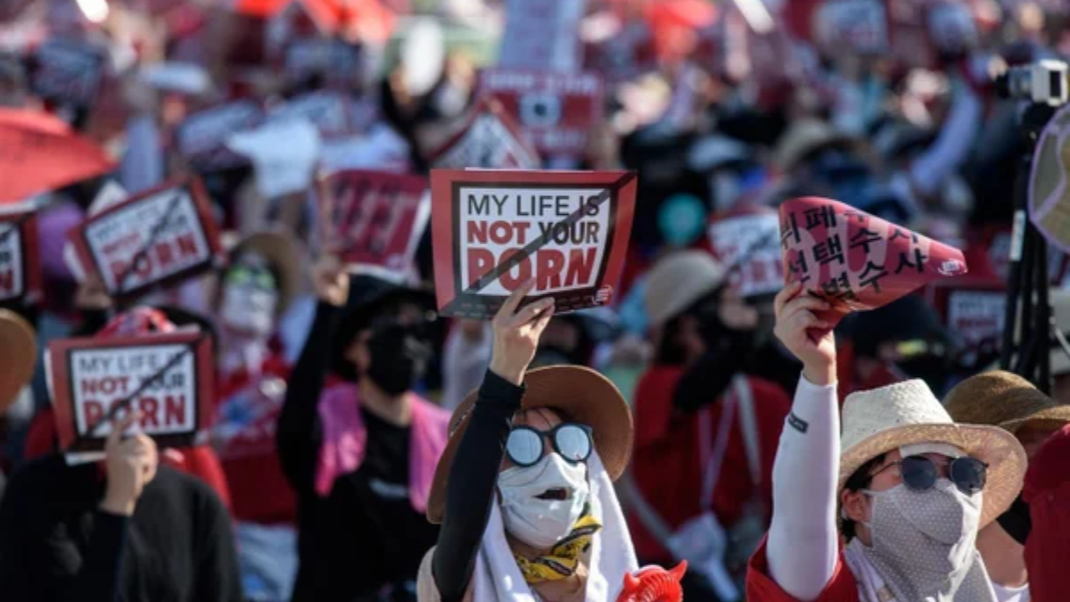 Movimento 4B, partita dalla Corea del Sud si diffonde negli Usa la protesta femminista radicale: “Mai più rapporti con gli uomini”