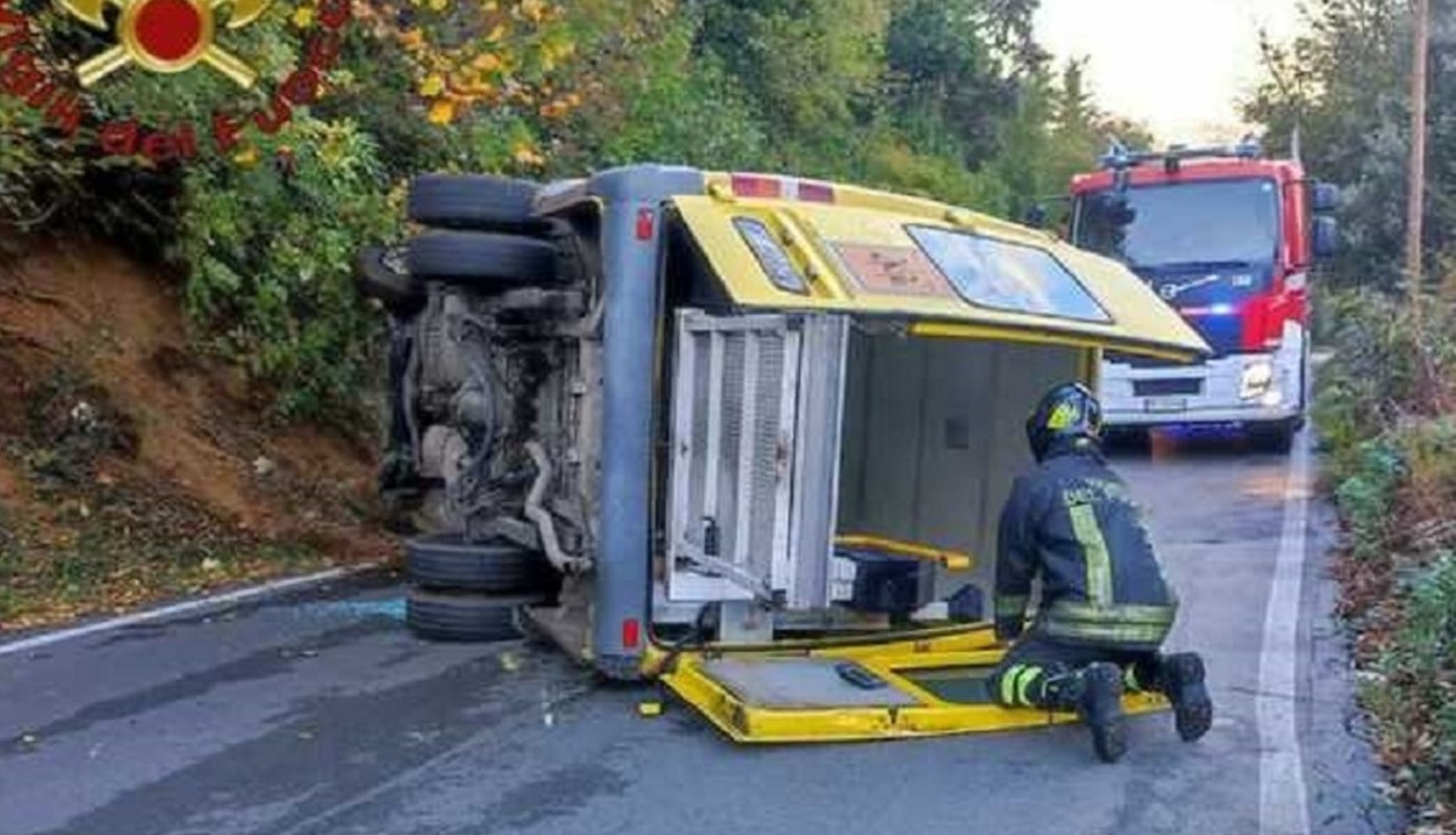 Guida lo scuolabus dei bambini ubriaco e si schianta: tasso alcolemico record