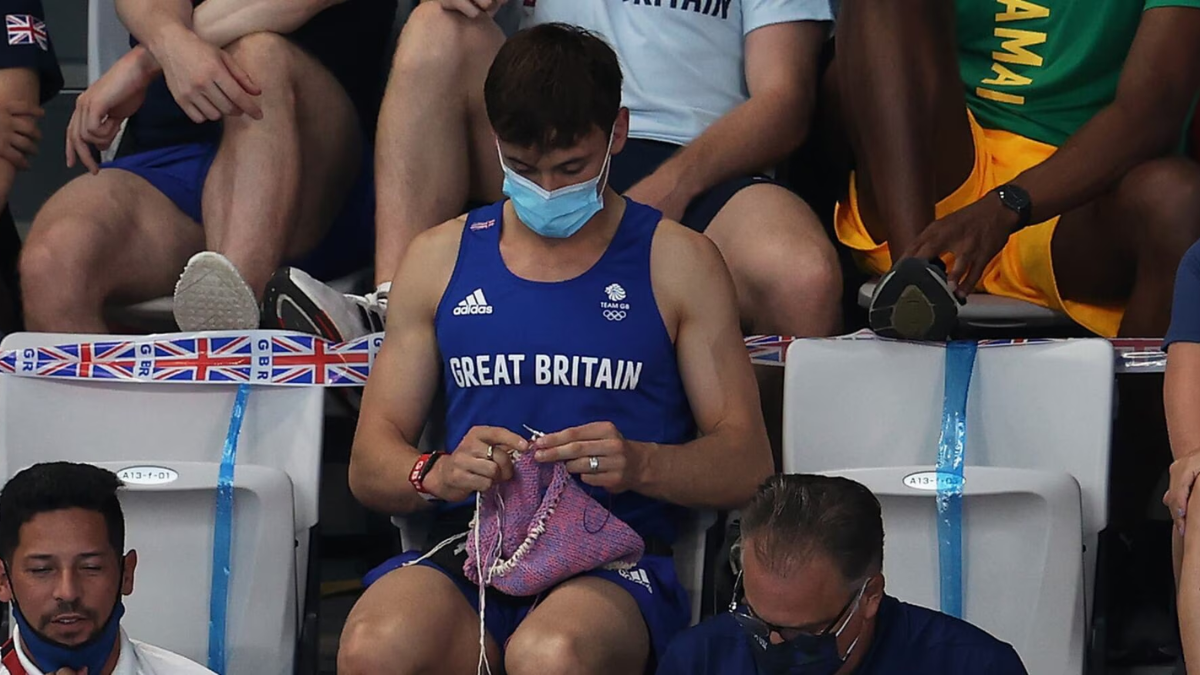 Dal trampolino alla maglieria: la sorprendente seconda vita di Tom Daley, oro olimpico di tuffi a Tokyo