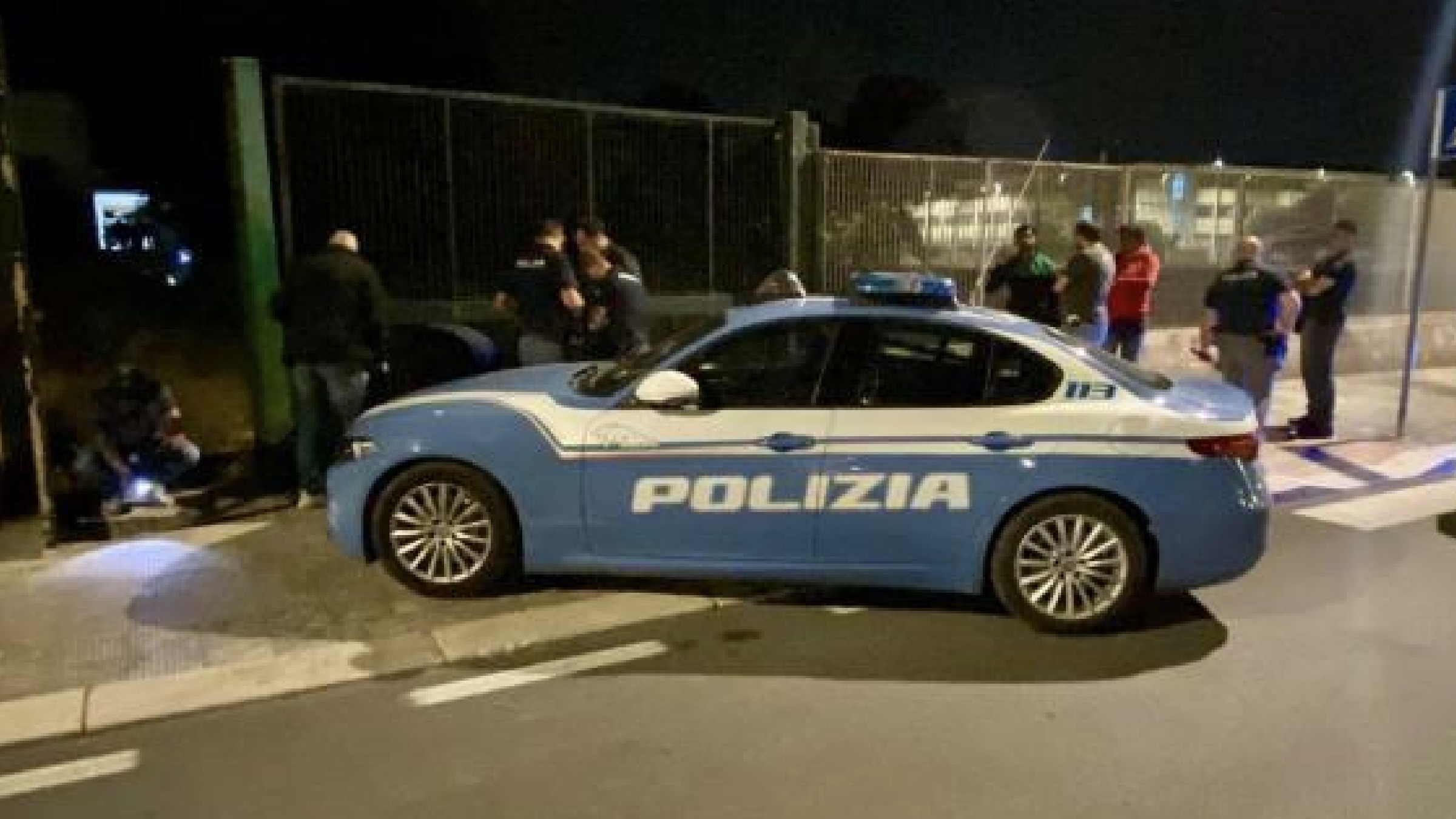 Bari, tre ragazzini  sparano e uccidono il clochard Nardev Singh: “Usato come bersaglio per provare la pistola. Ridevano”