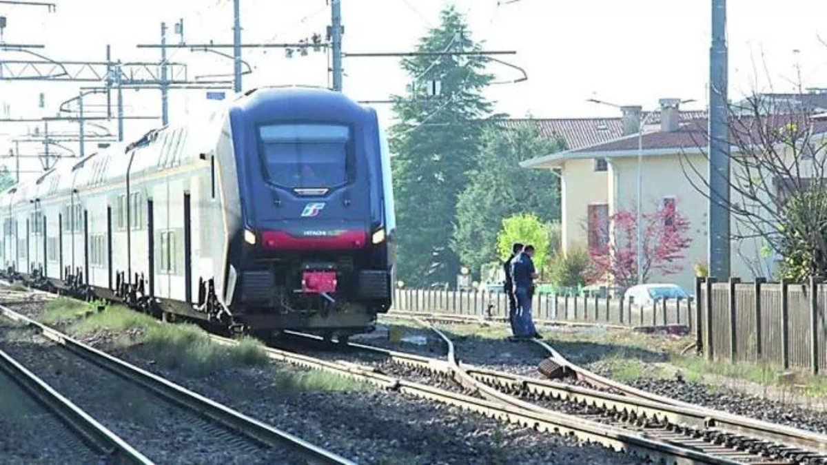 Venezia, insegue il cane scappato sui binari e muore travolto dal treno. Illeso l’animale