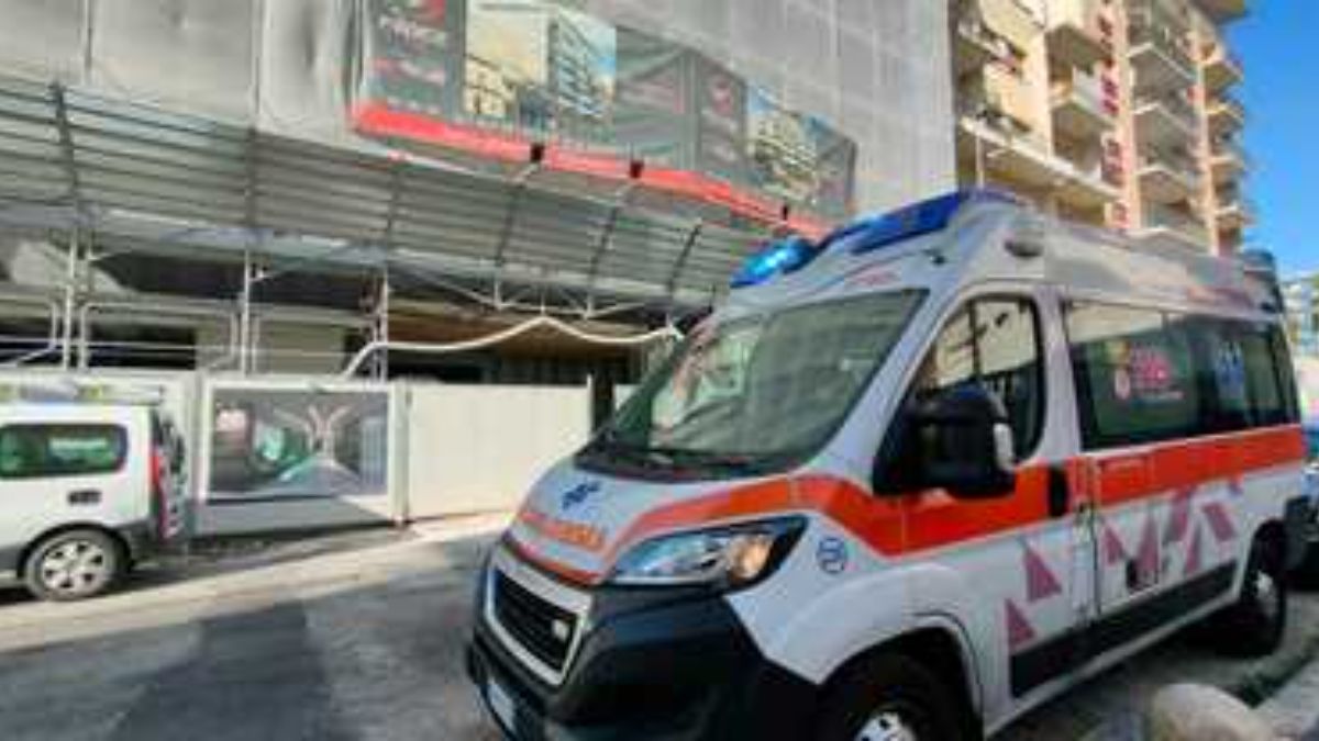 Lecce, cade da impalcatura: muore ingegnere