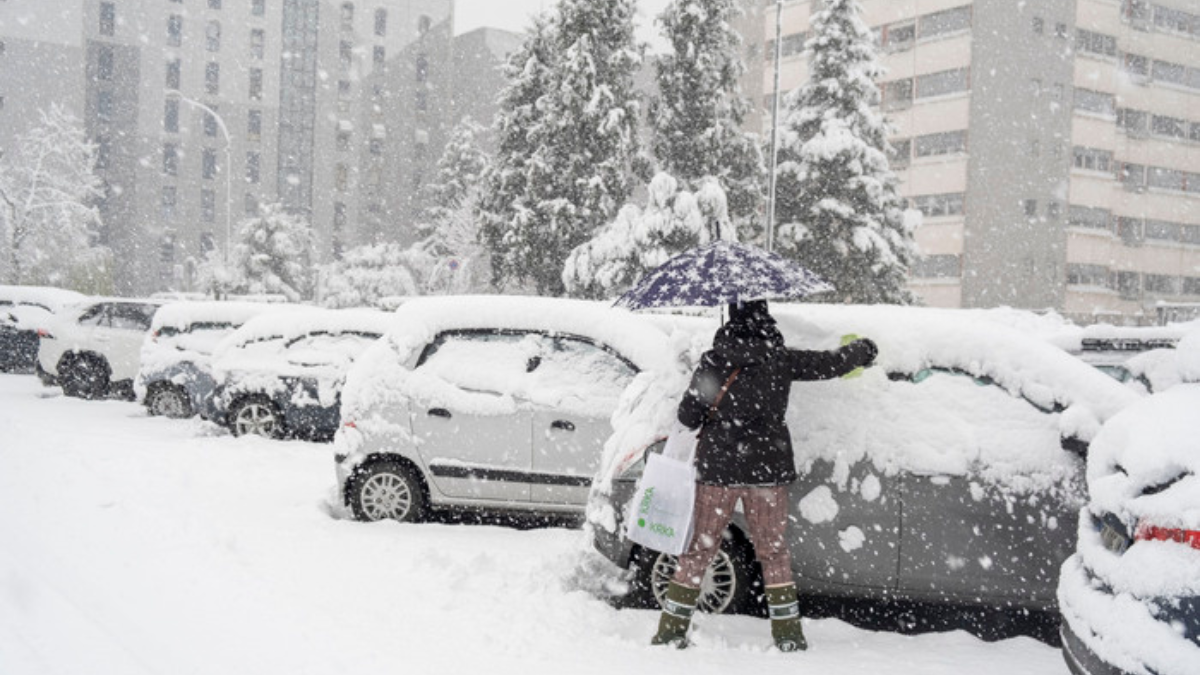 Maltempo, allerta gialla in quattro regioni: freddo, neve e vento forte in arrivo