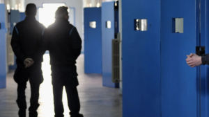 Trapani, 11 Agenti Penitenziari Arrestati Per Torture E Abusi: “Casa ...