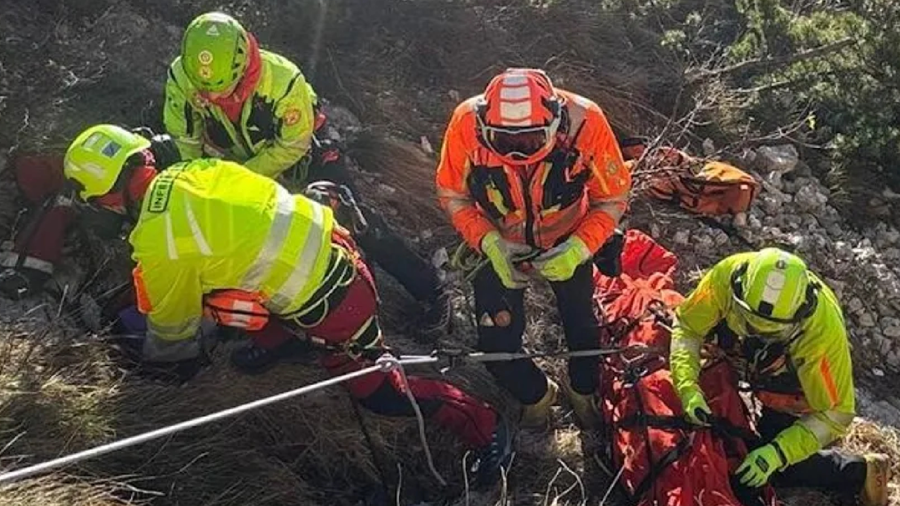 Grave incidente sul Monte Bondone: 14enne precipita durante un’escursione