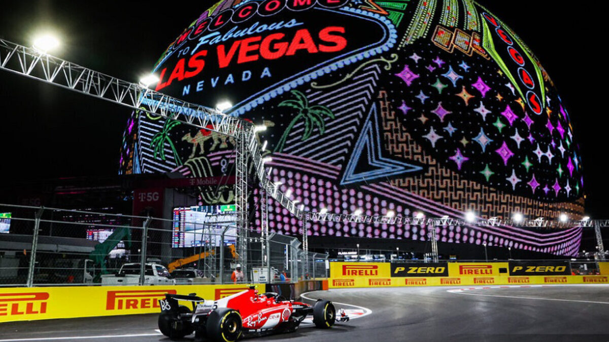 Russell domina le qualifiche di Las Vegas: è pole davanti a Sainz e Gasly