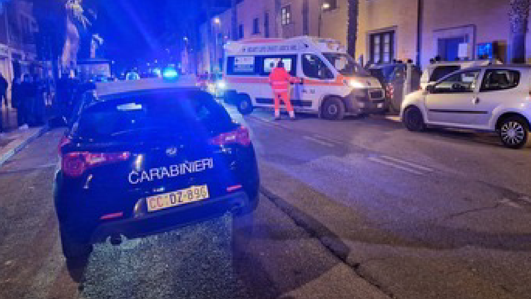 Accoltellamento in pieno centro, colpito di minorenni: solo 16 anni