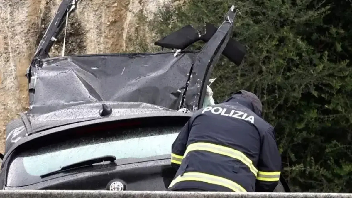 Incidente in superstrada, coppia si schianta: la ragazza muore sul colpo