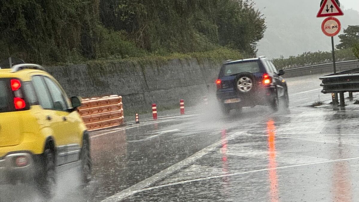 Maltempo Italia, strada completamente bloccata: la situazione