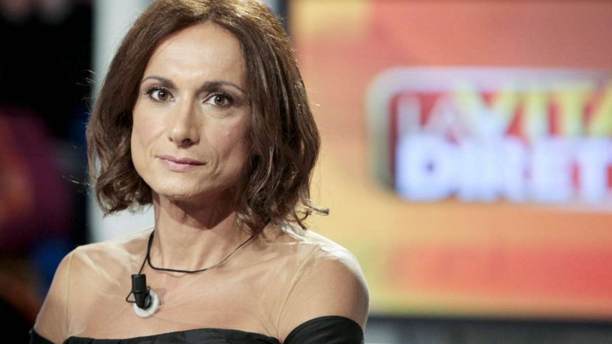 Vladimir Luxuria investita da un motorino: “Salva grazie al giacchetto imbottito”