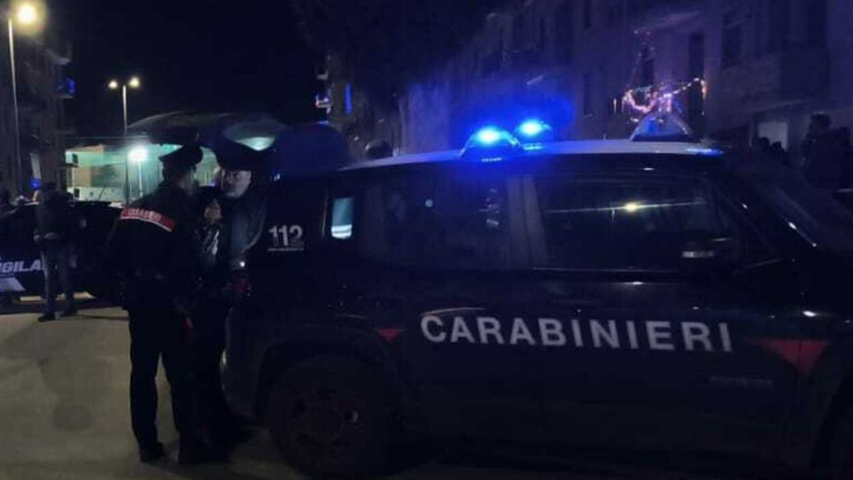 Sannicandro di Bari, ragazzo di 19 anni ucciso in piazza a colpi di pistola