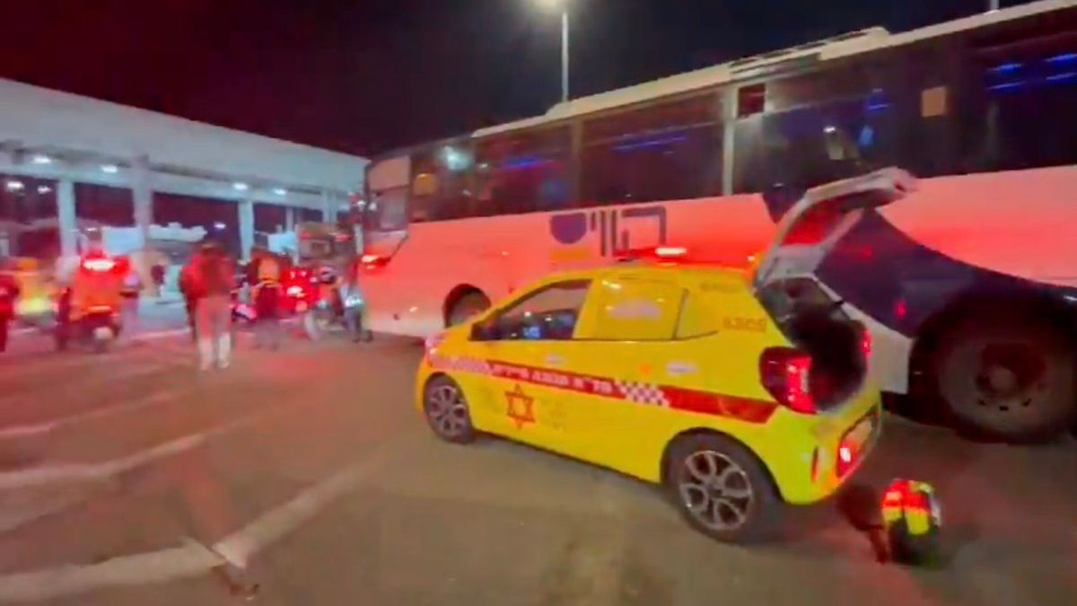 Terrore a Gerusalemme, spari contro bus: morto un ragazzo di 12 anni