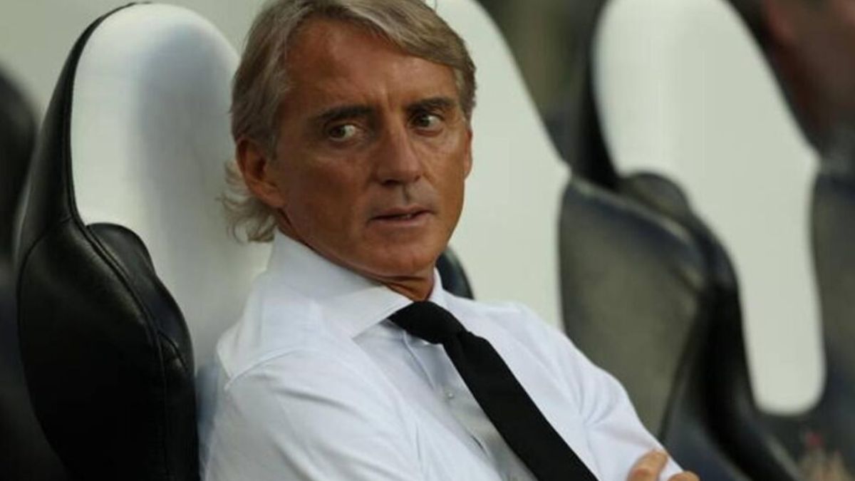 “Sta con lei, famosissima”. Roberto Mancini e la star della tv: la bomba di Fabrizio Corona