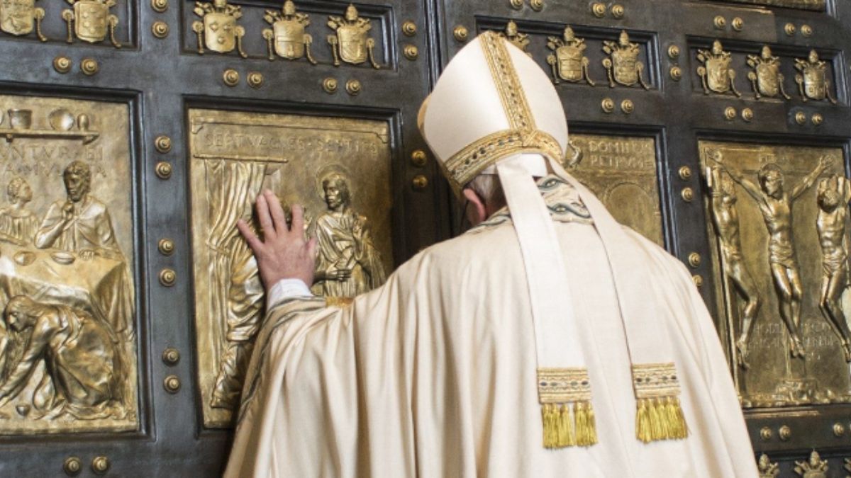 Il Giubileo in diretta – Il messaggio del papa: “La porta sia un invito a entrare in una nuova vita”