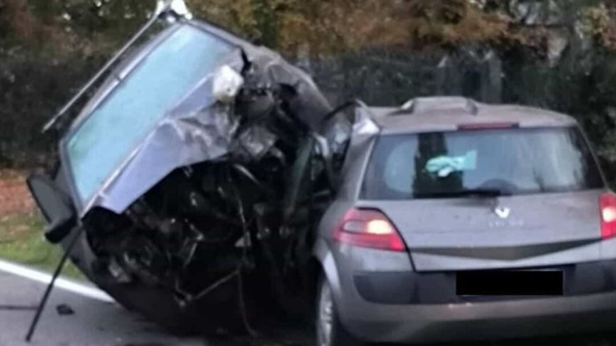 Casilina, incidente frontale tra due auto: morto un operaio di 53 anni