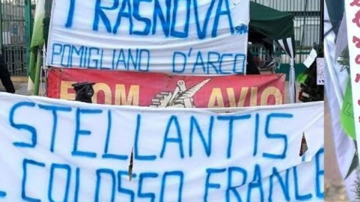 Stellantis, la letterina della figlia dell’operaio licenziato: “A Natale non voglio regali, solo il tuo sorriso. Non piangere più”