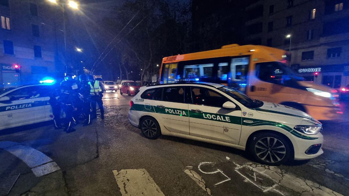 Milano, investe madre e figlio disabile e poi si dà alla fuga: arrestato