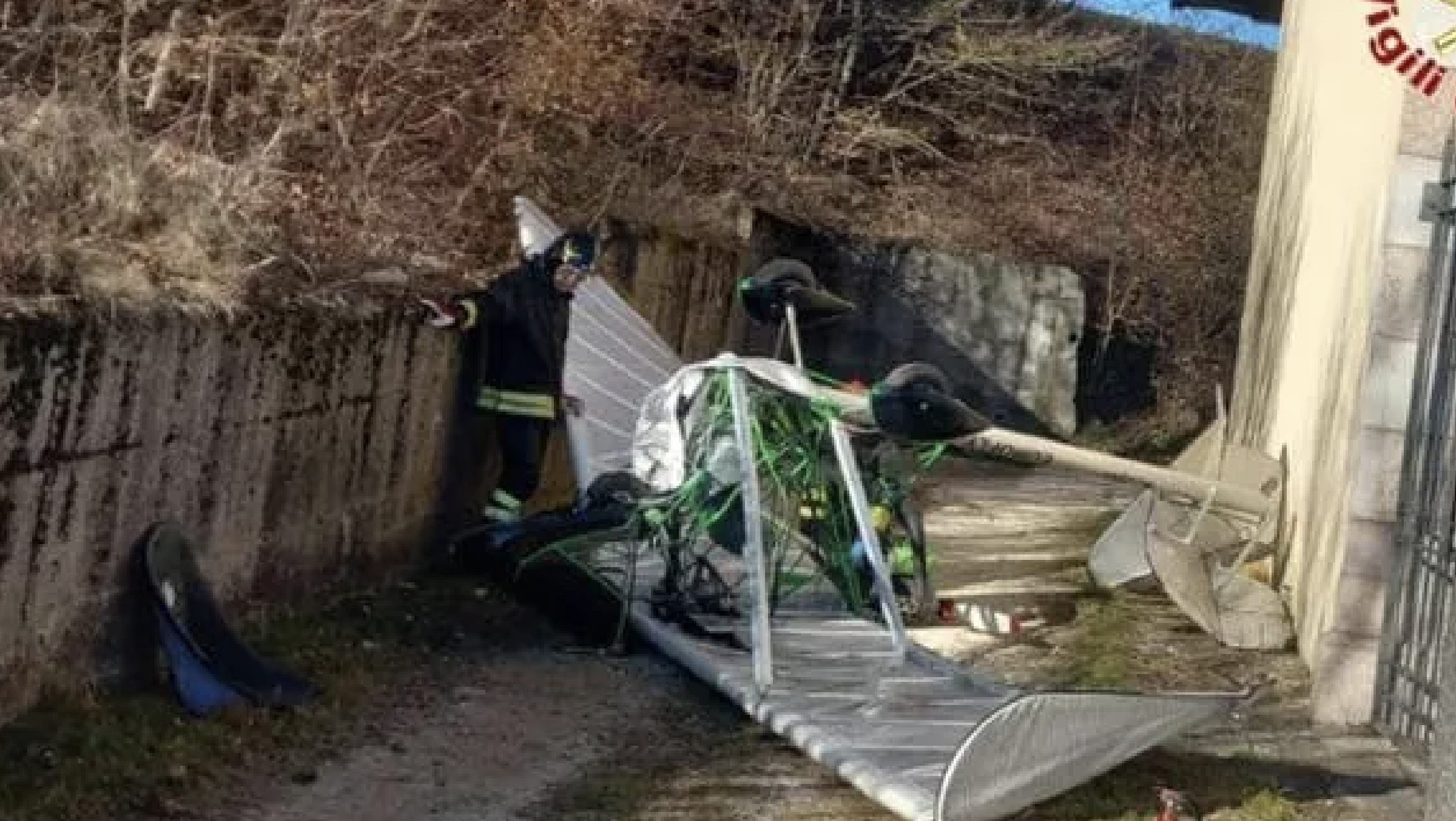 Asiago, precipita ultraleggero: quattro feriti, grave il pilota