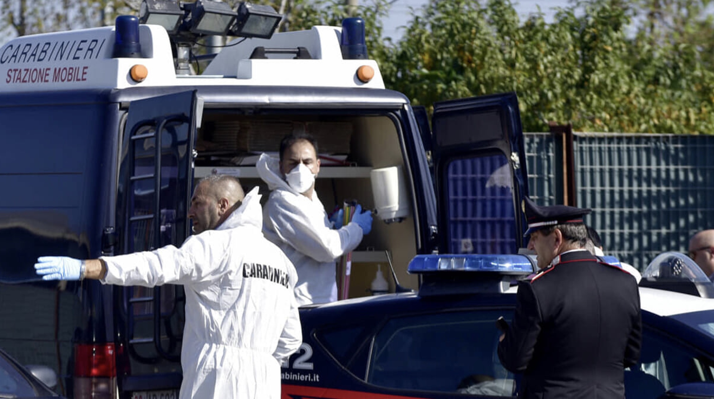 Ascoli Piceno, marito uccide a coltellate la moglie davanti ai figli e tenta il suicidio