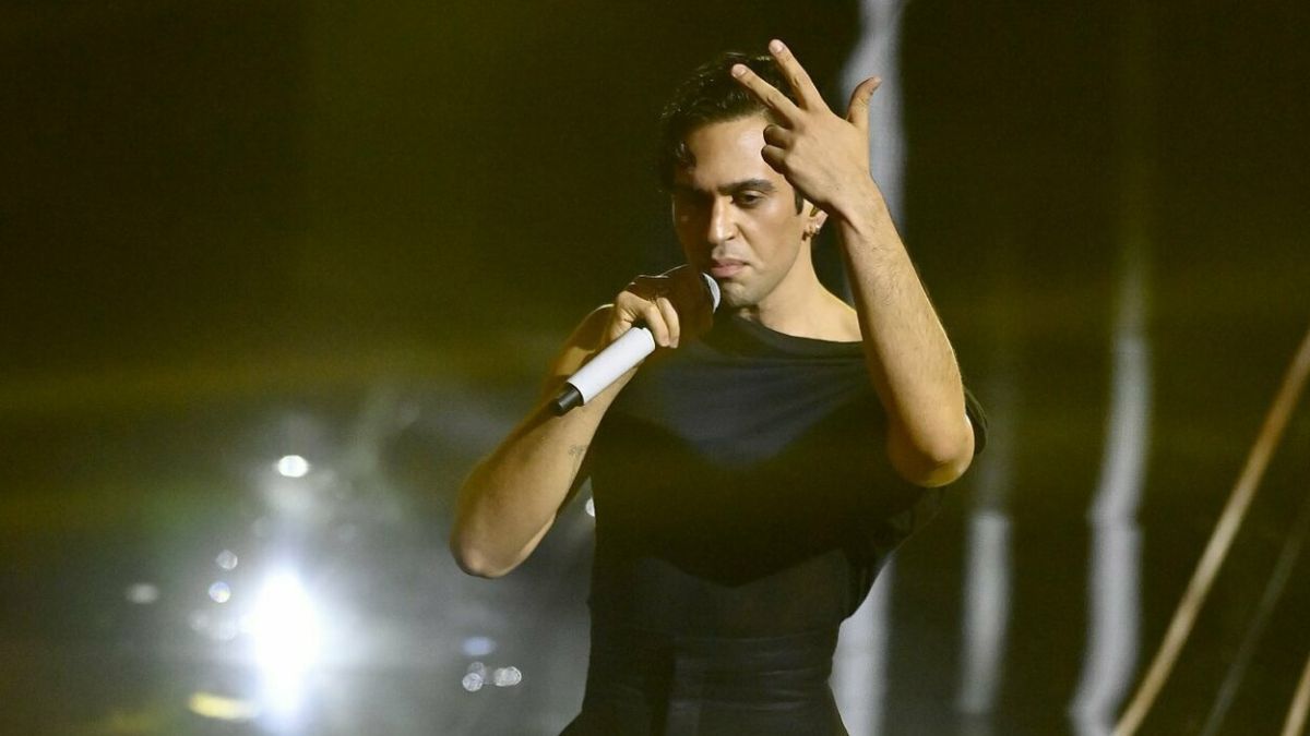 Mahmood si sfila dal concerto di Capodanno: “Solidarietà a Tony Effe, no alla censura”