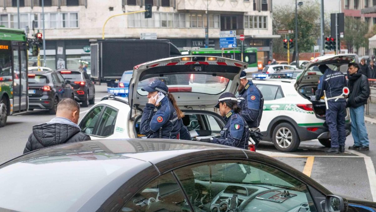 Milano, investe mamma e figlia e si dà alla fuga: il pirata della strada è un dirigente comunale