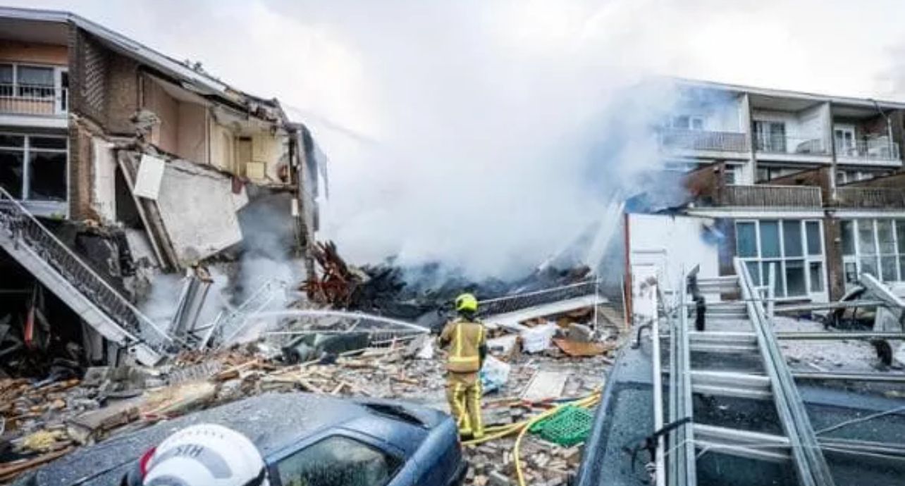 Esplosione all’Aia, crolla palazzina di tre piani: ci sono più di 20 morti