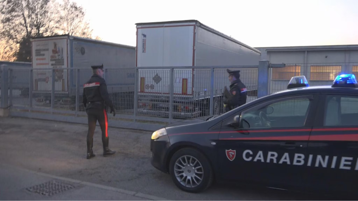 Verbania, parrucchiera aggredita con l’acido dall’ex nel suo negozio