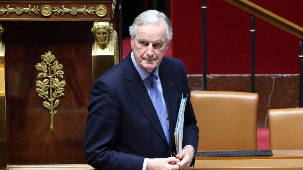 Cade il Governo Barnier in Francia, Le Pen: “Fine di un governo fallimentare”