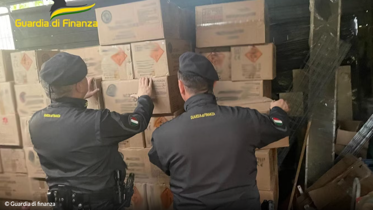 Operazione della Guardia di Finanza nel Bresciano: sequestrati 800 kg di fuochi d’artificio, quattro persone denunciate