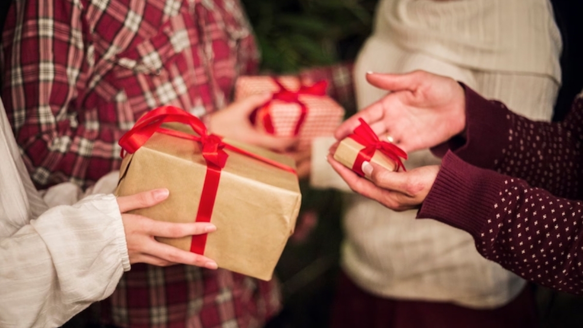 Regalini di Natale per amici e amiche a meno di 15 euro: le idee più carine, originali e utili