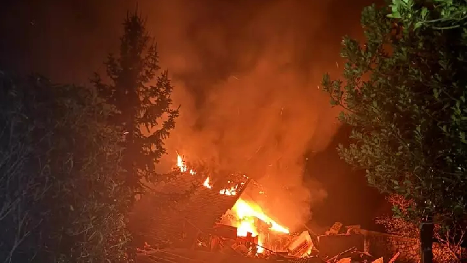 Esplosione in una villetta a Sassi, in Garfagnana: si cercano due dispersi