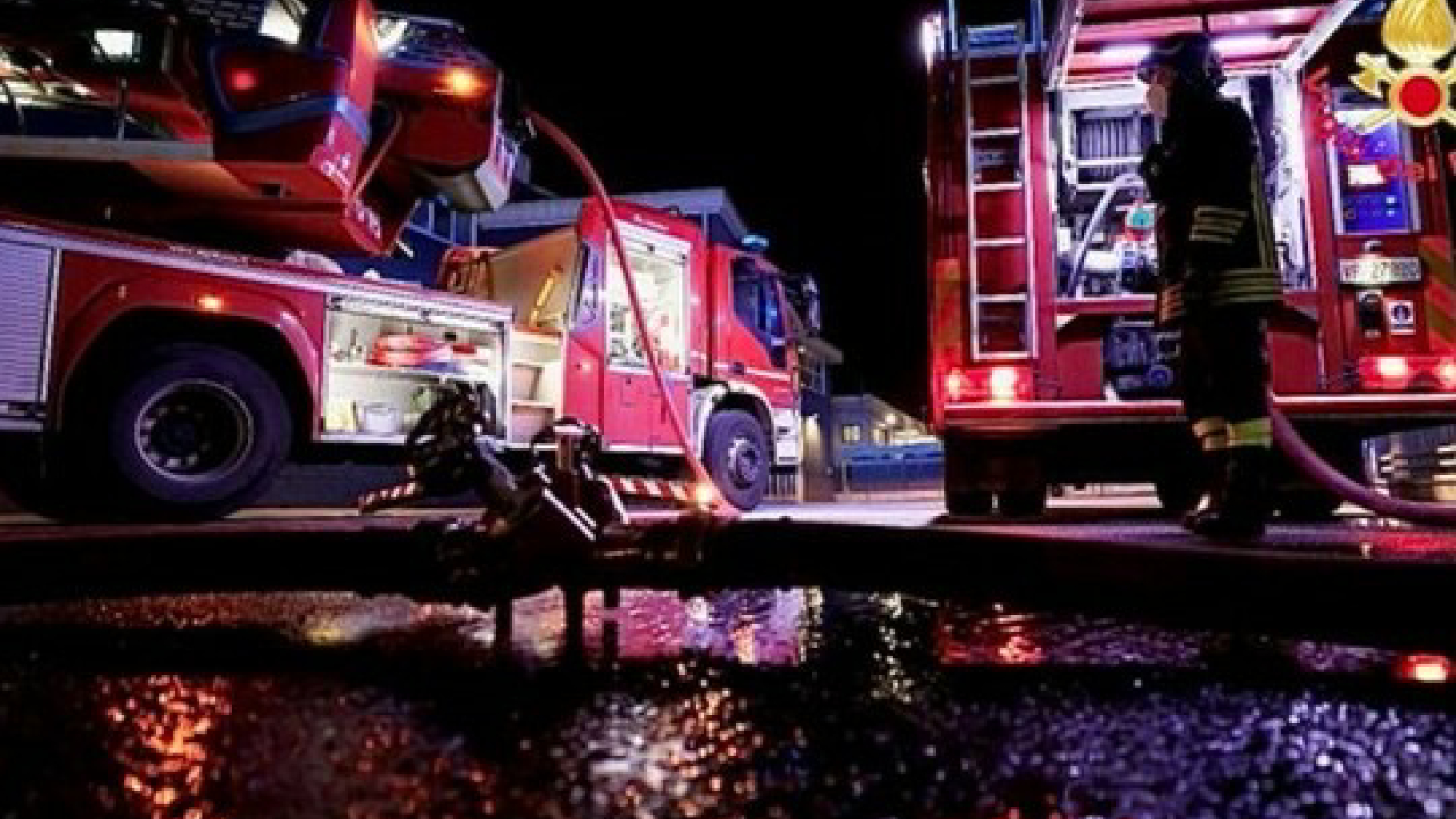 Milano, Tir in fiamme: una persona trovata morta in via Toffetti