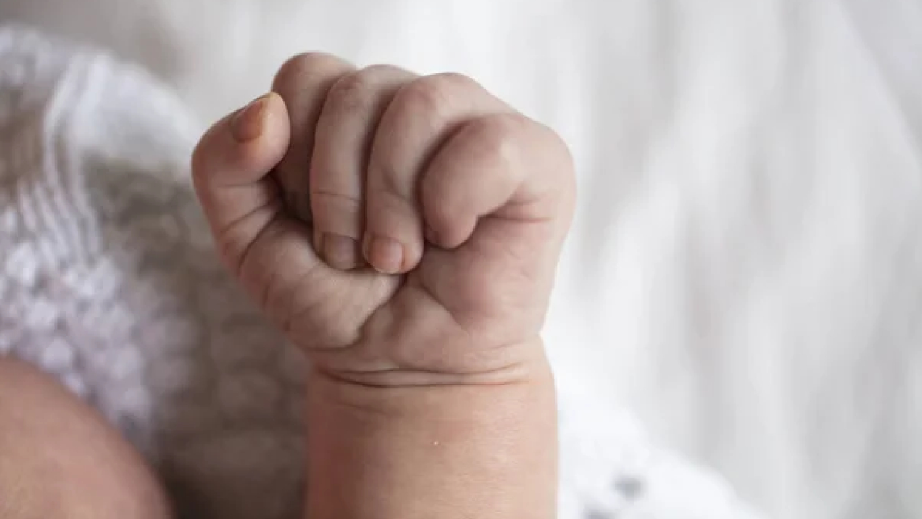 Ezio Greggio nonno per la prima volta: l’annuncio emozionato a Verissimo