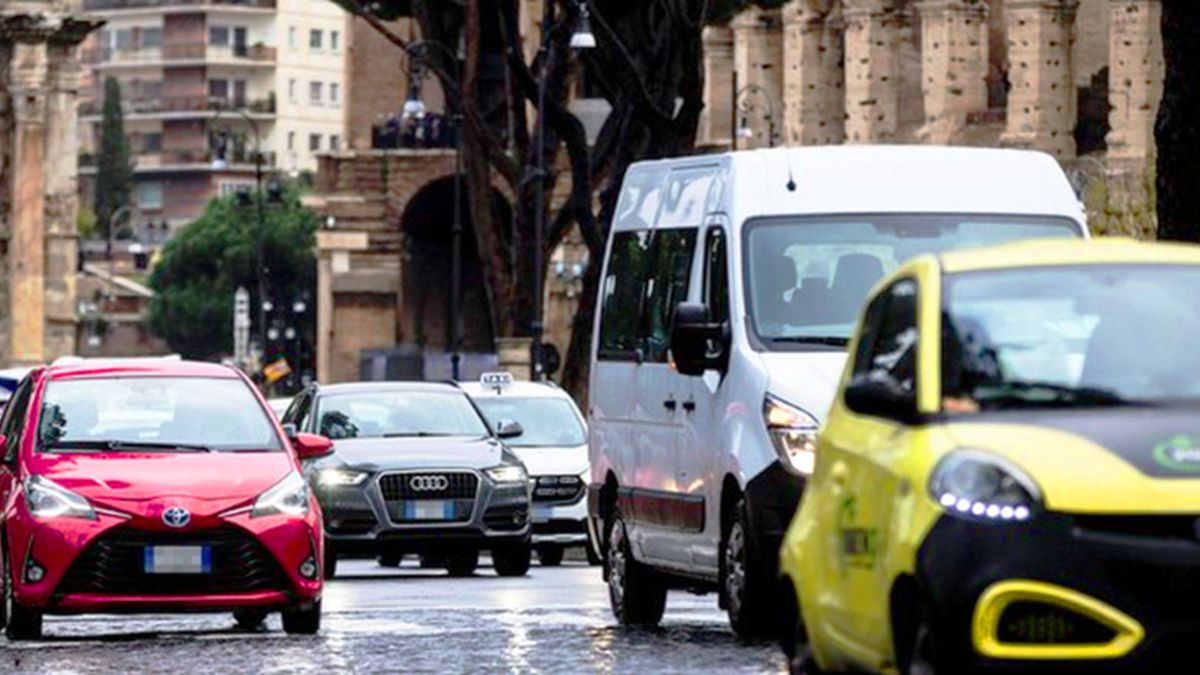 Auto, l’utilitaria diventa un lusso: aumenti folli dal 2010 a oggi