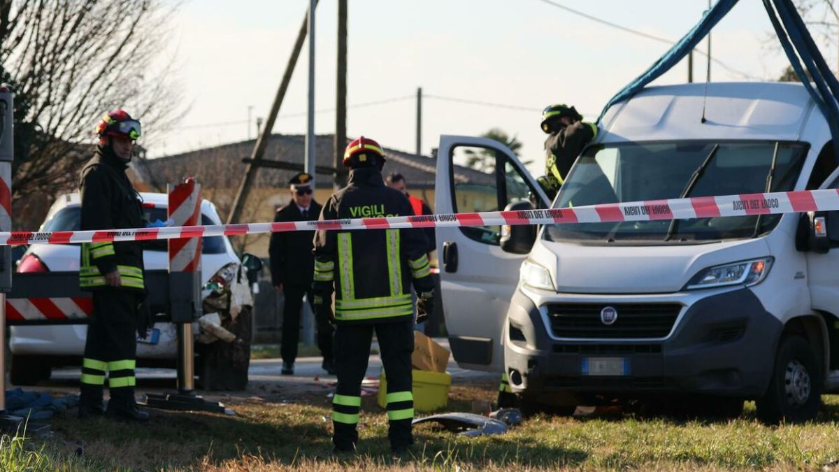 Fa un incidente, scende e viene travolta: dramma in Italia