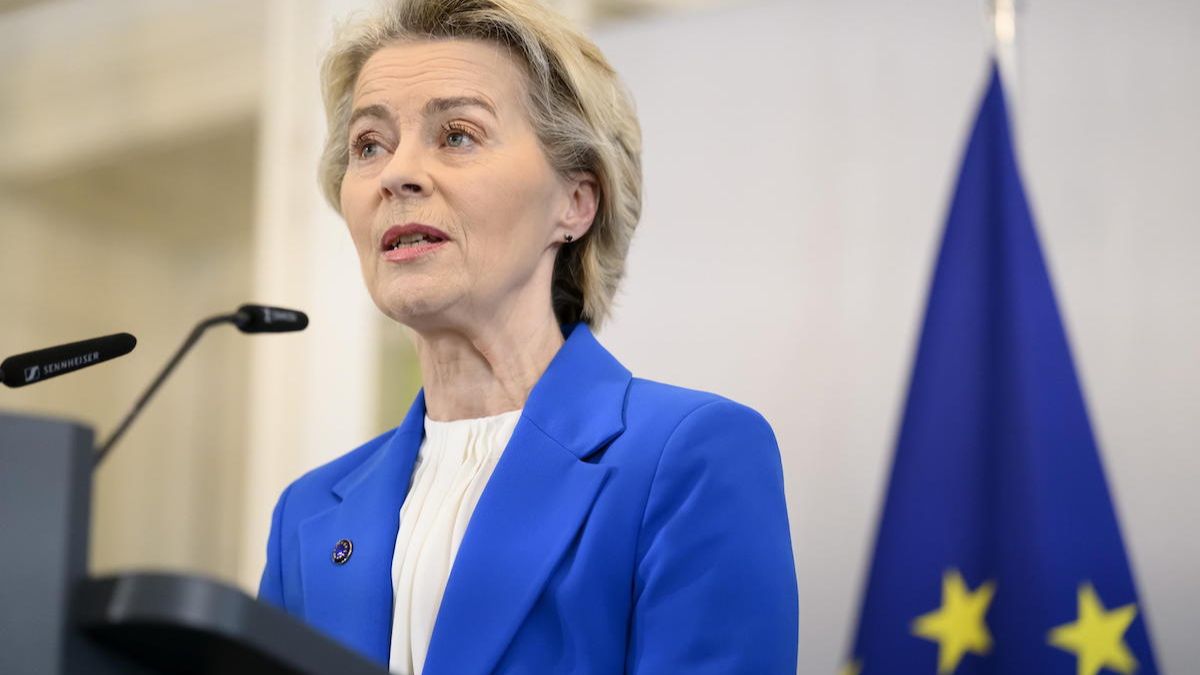 “Grave polmonite”. Von der Leyen annulla tutti gli impegni