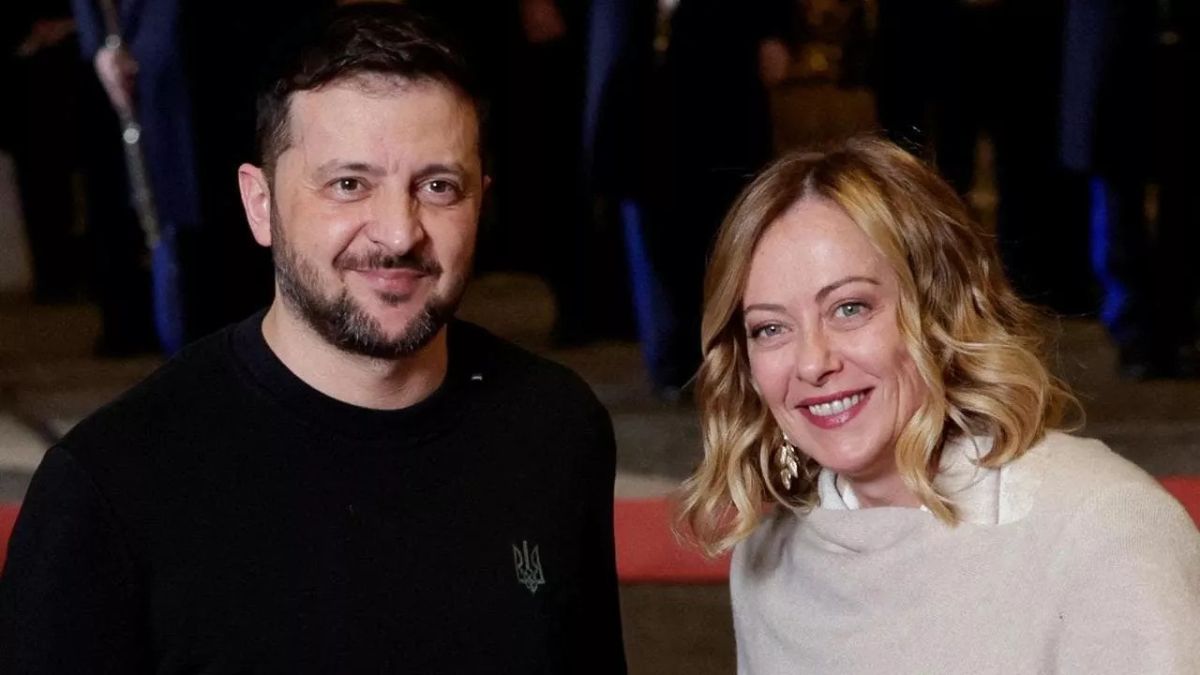 Incontro lampo tra Giorgia Meloni e Zelensky: “Pace giusta insieme all’Italia”