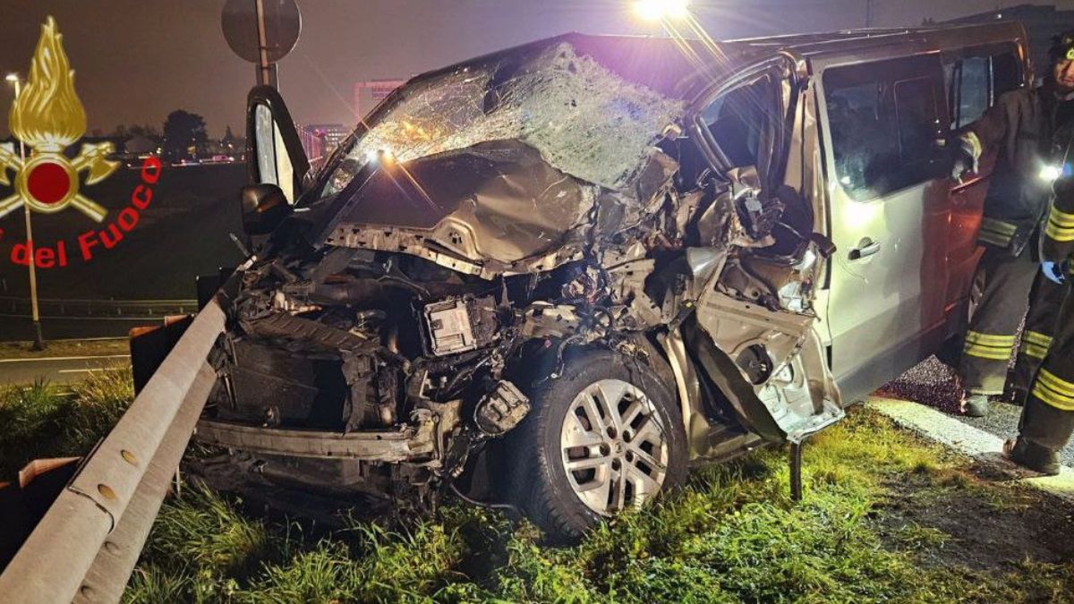 Incidente spaventoso in autostrada, si scontrano cinque auto