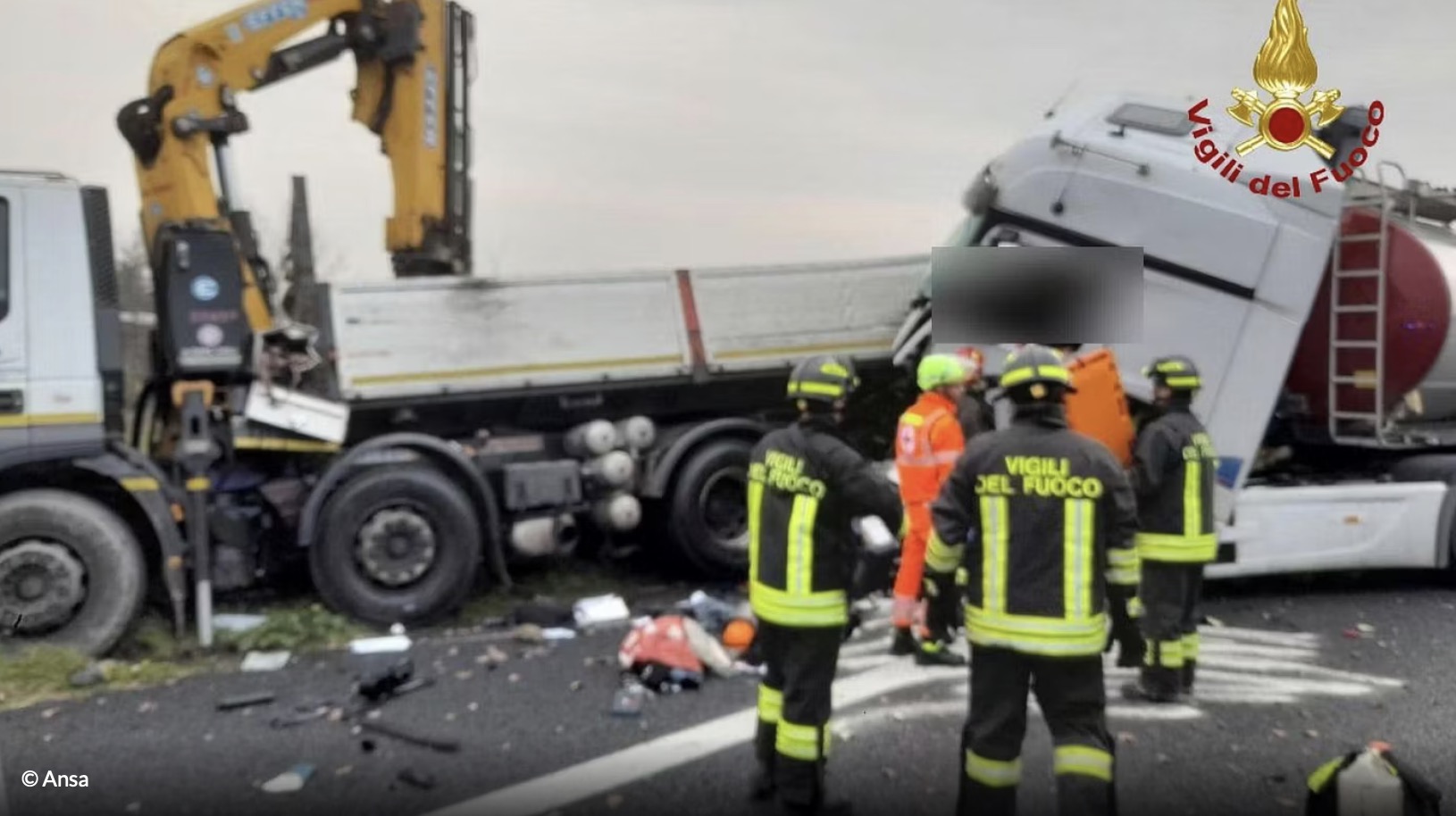 Forlì-Cesena, incidente tra camion sull’A14: muore operaio di un cantiere