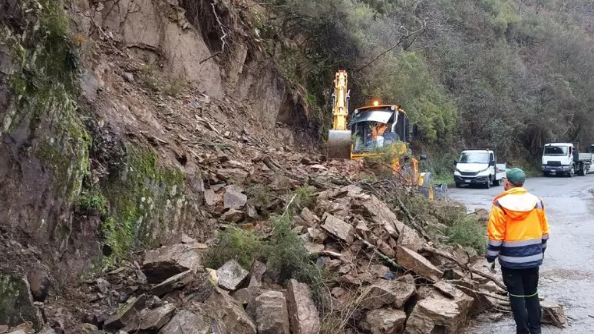 Val di Vara, frana a Pignone taglia in due la provincia spezzina