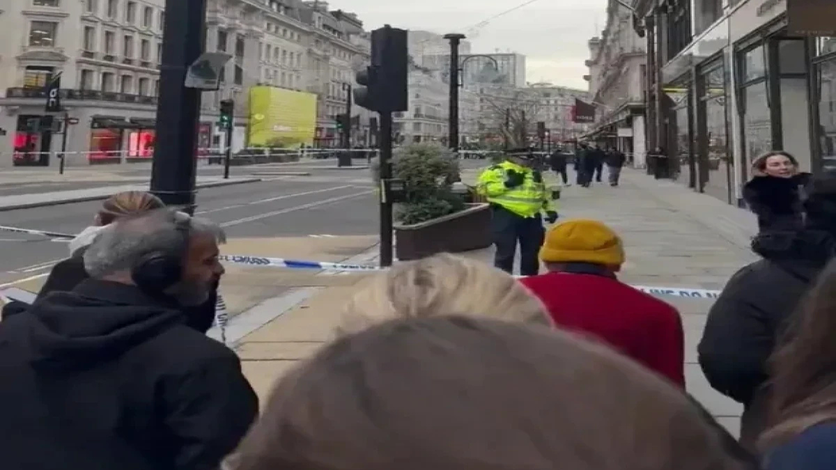 Allarme bomba a Regent Street: evacuazioni e esplosioni controllate