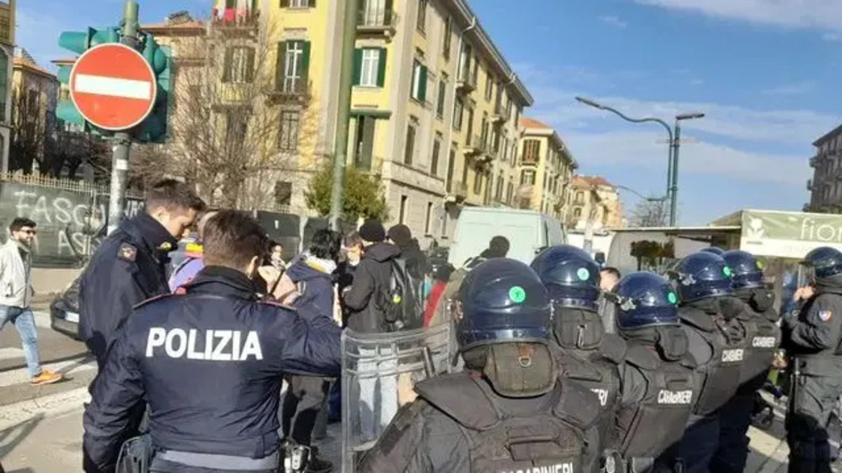 Assalto al gazebo di Fratelli d’Italia a Torino