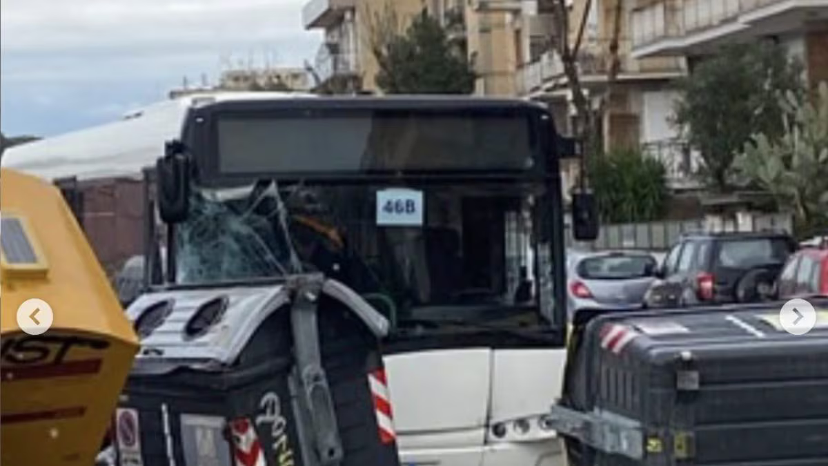 Incidente a Torrevecchia: autobus e furgone si scontrano, paura tra i passeggeri