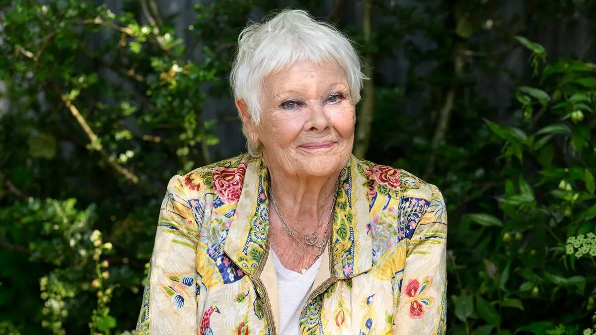 La star di Hollywood, Judi Dench: “Sto perdendo la vista, non mi muovo più da sola”