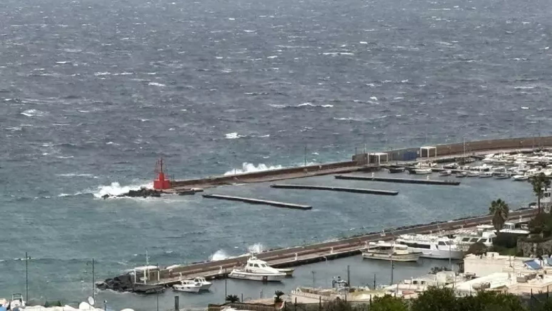 Capri isolata: stop ai collegamenti marittimi per la tempesta di grecale