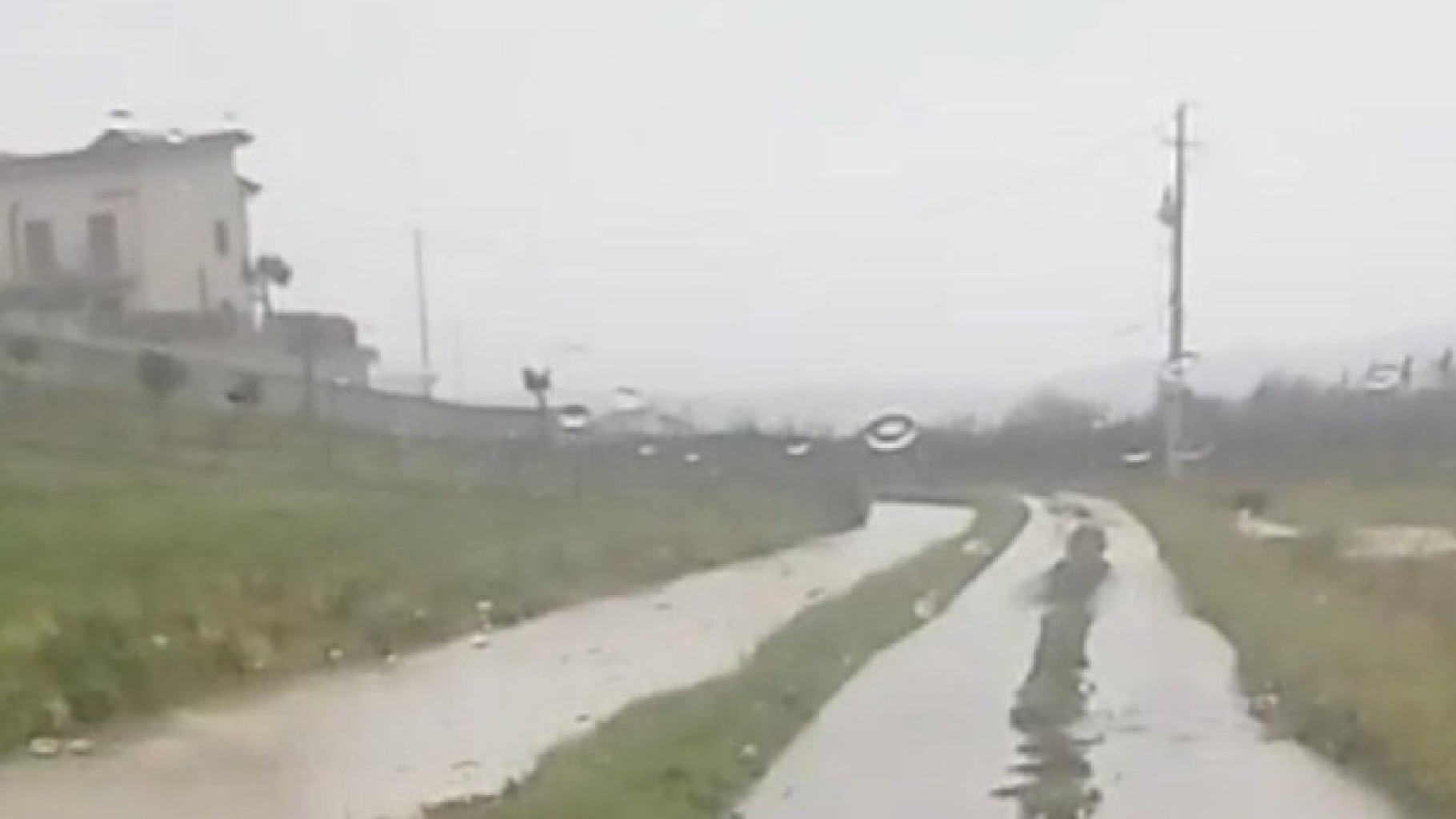 Cilento, maltempo: il fiume Alento rompe gli argini e causa disagi