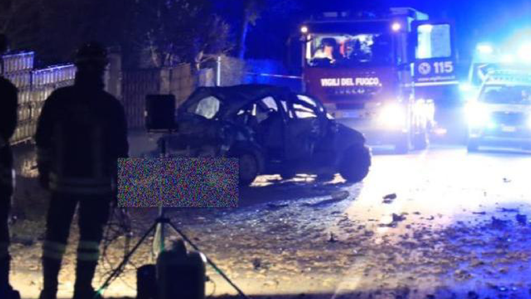 Tragico schianto contro il muro, in macchina cinque giovani