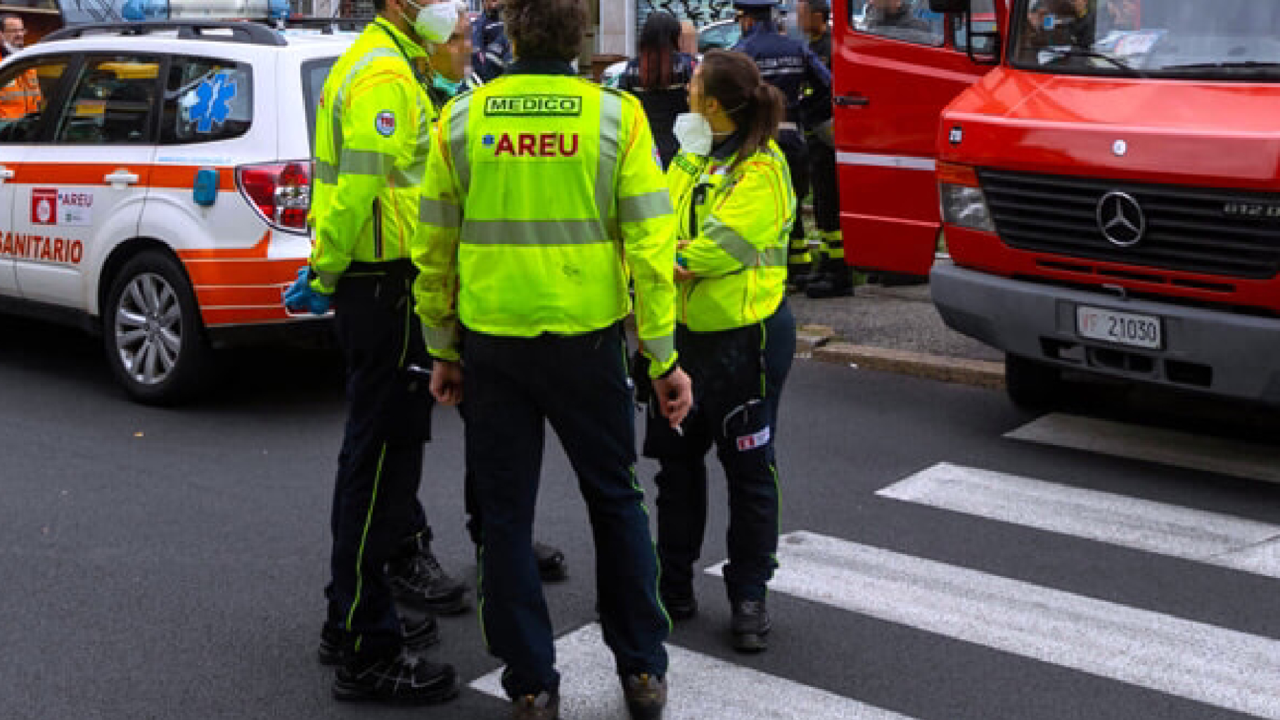 Tragedia sulla strada, coppia di anziani travolta: tragico bilancio