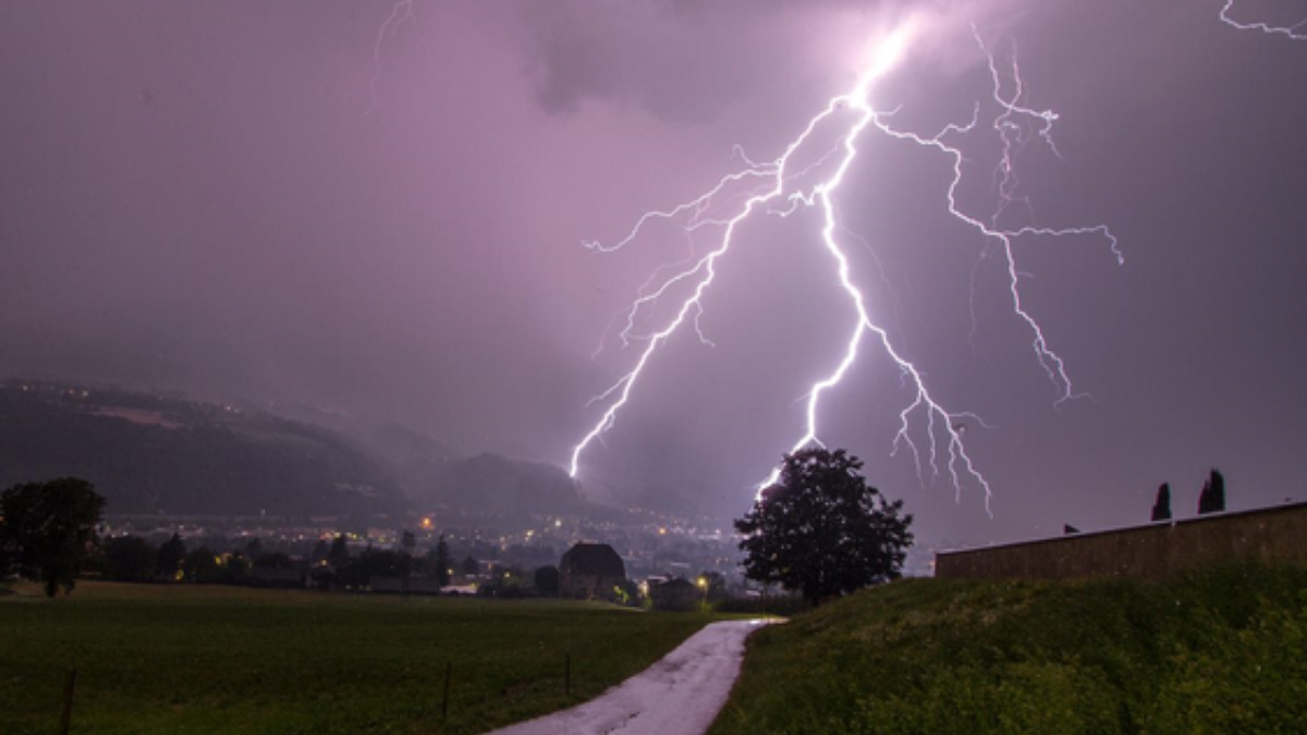 Maltempo, allerta meteo gialla per temporali: le regioni a rischio